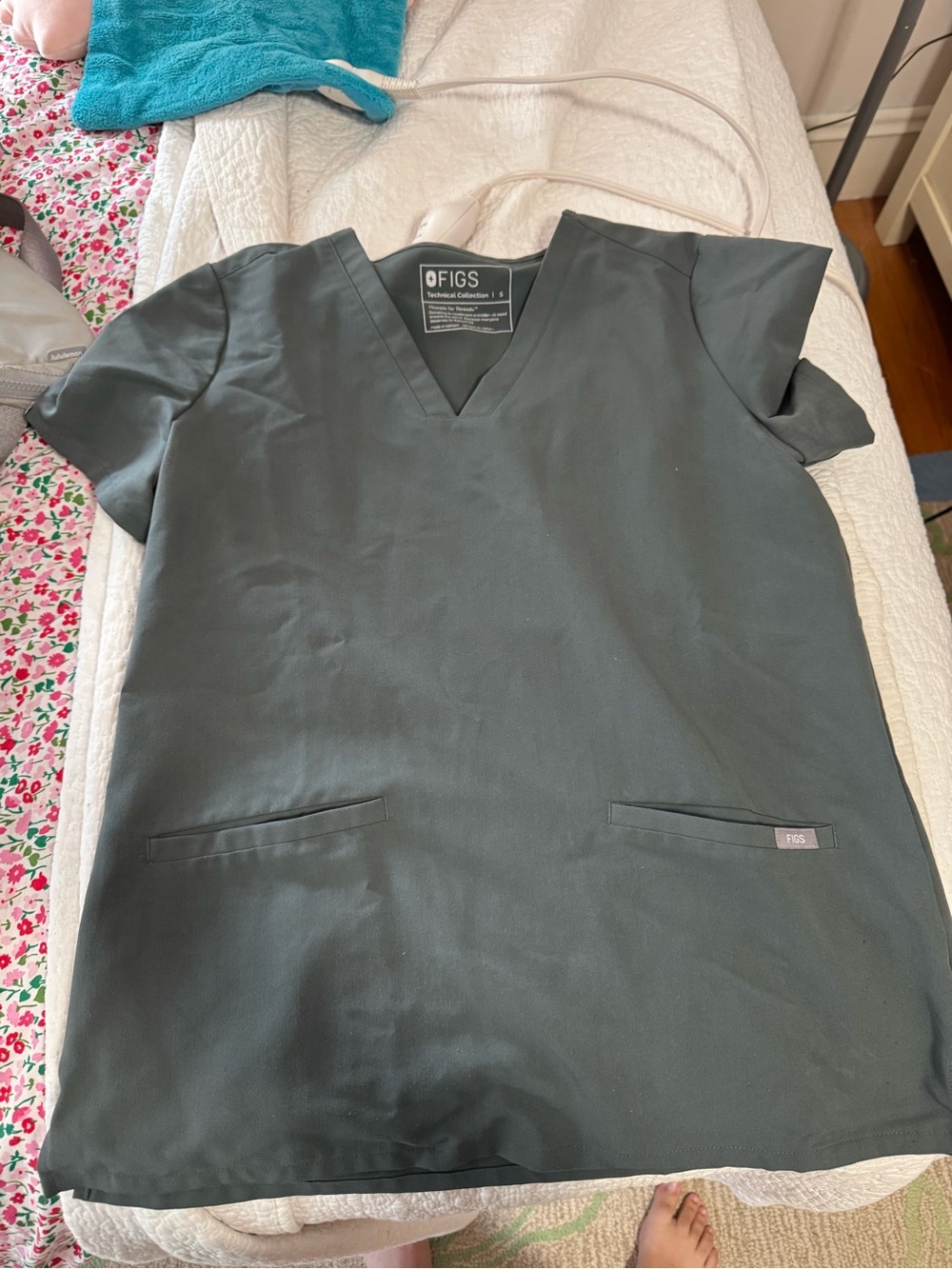 FIGS womens Casma Scrub Top in Bonsai